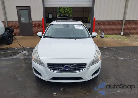 2012 Volvo S60 T5 z USA, uszkodzony, nr VIN YV1622FS3C2114909